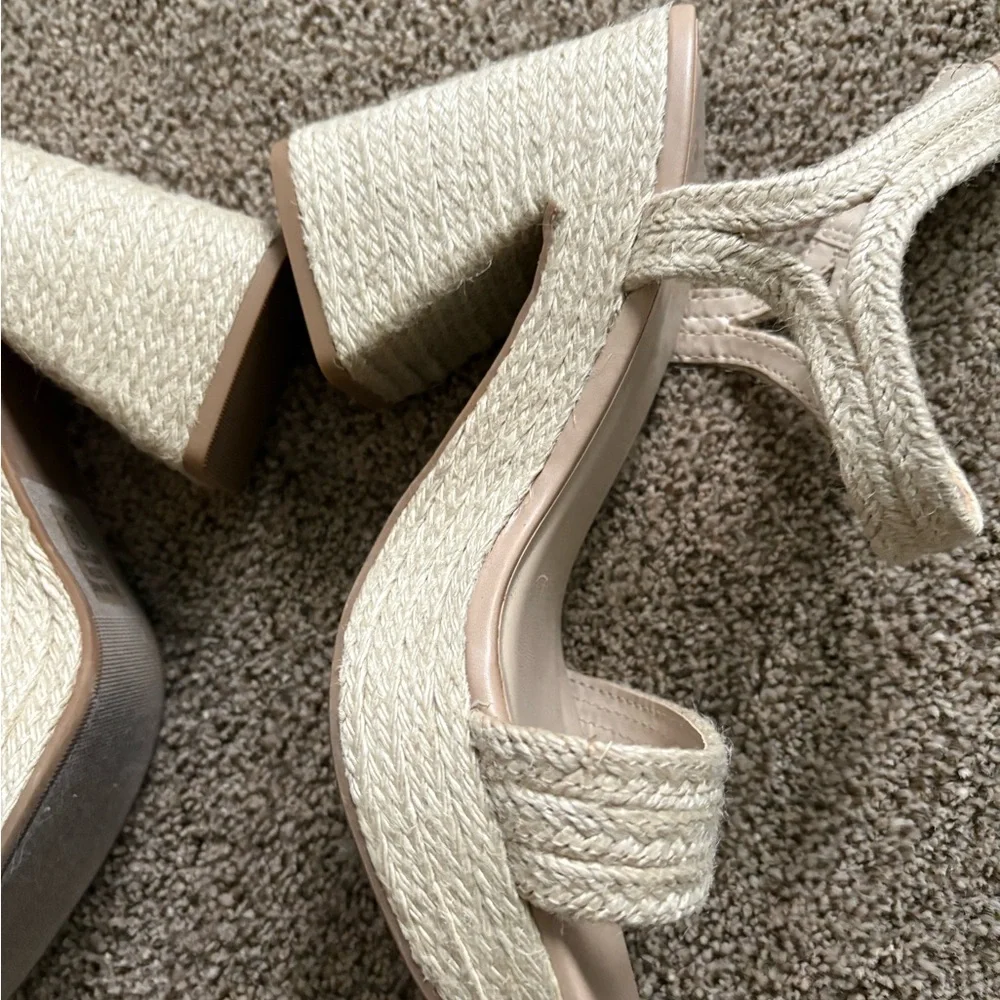 Soda criss cross ankle band platform sandals